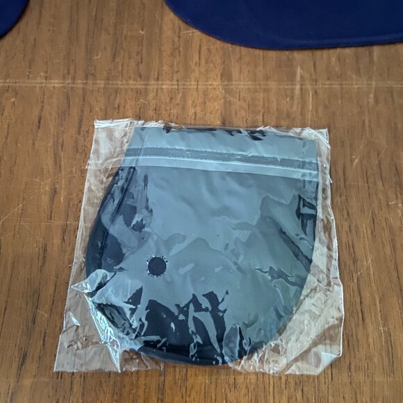 Vintage Amtrak Train Travel Bag Inflatable Neck Rest Ear Plugs Sleep Mask RARE - Picture 6 of 8